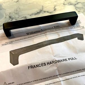 6 inch Pottery barn ‘Frances’ hardware pull in black. $12 ea. Or make an offer!